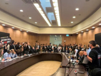 BIJES ZBOG NETANYAHUA: Članovi porodica zarobljenih Izraelaca upali u Parlament