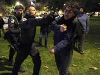 'PRESTANITE BOMBARDOVATI GAZU': Izraelska policija tukla jevrejske aktiviste koji su protestvovali u Jerusalemu (FOTO)