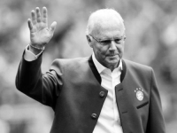 'TAJ JE ČOVJEK NA TERENU MOGAO SVE': Od 'Kaisera Franza' oprostili se Vahid Halilhodžić i Dragan Džajić