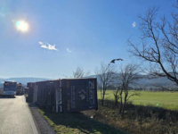 HAOS U SLOVENIJI: Udari vjetra preko 100 km na sat, oluja prevrće kamione (FOTO)