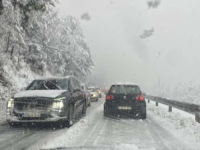 VOZAČI, OPREZ: Snijeg u većem dijelu Bosne otežava saobraćaj, posebno na dionicama...