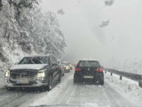 VOZAČI, OPREZ: Odroni, poledice, zastoji i obustava prometa na ovim cestama u Bosni i Hercegovini...