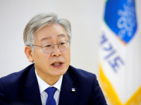 UŽASNE VIJESTI SA DALEKOG ISTOKA: Čovjek prišao i tražio autogram od šefa opozicije pa ga ubo nožem u vrat