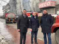 LEPE PIJACE LEPO GORE: Kantonalni dužnosnici nasmijani pozirali ispred zapaljene pijace Heco u Sarajevu