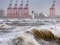 OLUJA 'ISHA' POGODILA VELIKU BRITANIJU: Otkazani letovi, hiljade domova bez struje (VIDEO)