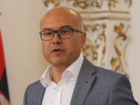 MINISTAR ODBRANE SRBIJE VUČEVIĆ: Uvođenje obaveznog vojnog roka u Srbiji nije poziv za rat, već za...