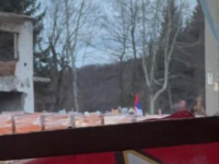 MJEŠTANI ĆE PODNIJETI PRIJAVE ZA ZASTRAŠIVANJE I ŠIRENJE MRŽNJE: Monarh okupio ljude kod Srebrenice i pustio 'pjesmu' Baje Malog Knindže (VIDEO)