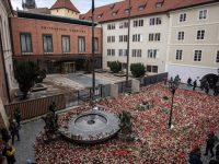 UBIJENO 14, A POVRIJEĐENO 25 OSOBA: U Pragu održana komemoracija poginulima u napadu na Karlovom univerzitetu