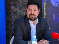 'FRUŠKOGORSKI SKOČKO - RADOST U KUĆI': Predsjednik opštine u Srbiji poklonio djeci med za potenciju