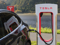 NOVI PROBLEMI NA VIDIKU: Tesla povlači oko 200.000 vozila u Americi zbog...
