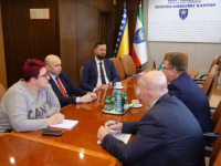 VLADA I SINDIKAT POSTIGLI DOGOVOR: Prosvjetnim radnicima u ZDK najveće plate u FBiH; Povećanjem za 15 posto osnovna...