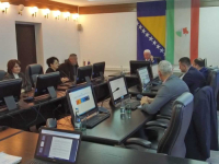 PREMIJER TVRDI DA JE TO TRENUTNO REALNO: Zaposlenim u javnom sektoru Vlada ovog kantona će isplatiti... (VIDEO)