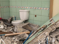GOST POVRIJEĐEN KADA JE U KAFIĆU EKSPLODIRALA WC ŠOLJA: Evo šta je uradio nakon incidenta