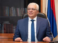 PODNIJETA KRIVIČNA PRIJAVA ZBOG UNIŽAVANJA DRŽAVE: Predsjednik Skupštine Crne Gore u kabinetu istakao zastavu Srbije