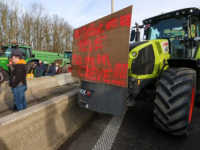 BURNO U BRUXELLESU: Hilljadu traktora blokiralo grad, gori vatra ispred EU parlamenta (VIDEO)