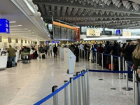 U VRIJEME OTKAZANIH LETOVA: Većina od 25.000 zaposlenih u kontroli putnika i robe kao i radnika na servisnim uslugama...