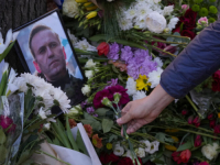 OKUPILO SE VIŠE DESETINA GRAĐANA: U Novom Sadu odata pošta Alekseju Navalnom