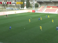 OVO JOŠ NISTE VIDJELI: Fudbaler skočio da izbjegne loptu, golman se 'skratio' i primio gol (VIDEO)