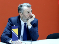 PORUKA DRAGANU ČOVIĆU IZ NAŠE STRANKE: 'Dok vas bezuspješno ubjeđuje da je promicatelj europskih vrijednosti, istovremeno prisustvuje promociji knjige ratnog zločinca...'