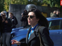 SANJA VULIĆ PITALA I DOBILA ODGOVOR: 'Ko je 'ćelavi policajac' koji je na suđenju Dodiku u stolici ležao 'kao na plaži'?'