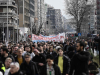 BURNO U GRČKOJ: Više hiljada ljudi na ulicama na godišnjicu stravične željezničke nesreće, letjeli molotovljevi kokteli