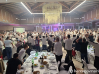 NAVIJAČI HAJDUKA SLAVILI U MEĐUGORJU: Pojavio se i Blaž Slišković, fratar zapjevao i zapalio atmosferu (VIDEO)