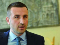 SEMIR EFENDIĆ BIJESAN ZBOG PRIJEDLOGA ALJOŠE ČAMPARE: 'Zbog ostanka na vlasti Trojka je spremna napraviti ETNIČKI USTAVNI SUD!'