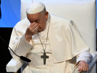 'JOŠ UVIJEK SAM MALO PREHLAĐEN': Papa završio u bolnici nakon što nije mogao održati govor