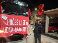 KAMION, ŠESTOTON, FURA KAO AVION: Kamiondžija iz Jajca zaprosio djevojku na neobičan način (VIDEO)