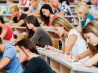 OBJAVA NA FACEBOOKU: Profesor iz Niša u indeksu studenta našao novac, njegova reakcija bila je nesvakidašnja...