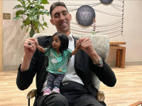 BEZ KONKURENCIJE U GINISOVOJ KNJIZI REKORDA: Sreli se najviši čovjek i najniža žena na svijetu (VIDEO)