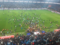 HAOS NAKON UTAKMICE TRABZONSPOR - FENERBAHCE: Livaković pogođen i udaren šakom u glavu, reagovao i predsjednik FIFA-e