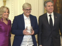 BOSANKA DOBITNICA PRESTIŽNE NAGRADE: Ajna Jusić u društvu prve dame SAD-a Jill Biden i državnog sekretara Blinkena
