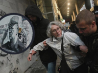 SVA BIJEDA VUČIĆEVE SRBIJE: Aktivistici koja je jajima gađala mural ratnog zločinca Ratka Mladića stiglo rješenje za zatvor
