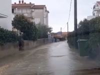 HAOS U DALMACIJI: Nevjerovatni prizori iz Zadra i okoline, sve pliva u vodi, izlila se i rijeka... (FOTO, VIDEO)