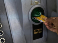 HAOS ZBOG GREŠKE U SISTEMU: Građani otkrili da mogu dizati neograničene iznose novca bez obzira na stanje na računu, banka traži povrat od čak 40 miliona