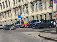 DRAMA U BEČU: Policija opkolila naoružanog učenika u školi