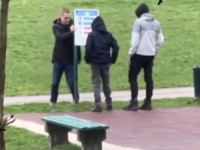 KJKP 'RAD' OBJAVIO FRAPANTAN VIDEO: Trojica mladića iz čiste obijesti nisu stala dok nisu srušili tablu na dječijem igralištu