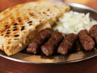 NAKON SARAJEVA, ĆEVAPI POSKUPLJUJU I U RS-u: Najpoznatiji banjalučki mesar smatra to neopravdanim, evo i zašto