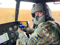 POSEBNA ČESTITKA ZA DAN NEZAVISNOSTI: U helikopteru iznad Ukrajine sa zastavom Bosne i Hercegovine