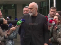 INCIDENT U ALBANIJI: Edi Rama grubo odgurnuo novinarku nakon što mu je postavila 'nezgodno' pitanje (VIDEO)