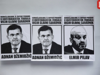ZABILJEŽILA KAMERA 'SLOBODNE BOSNE': Na ulicama Sarajeva plakati usmjereni protiv čelnika Fudbalskog saveza (FOTO)