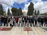 STROGA OGRANIČENJA IZRAELACA I OVOG PETKA: Zbog restrikcija, nekoliko hiljada Palestinaca džuma-namaz klanja uglavnom na ulicama u blizini Al-Akse