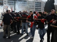 BURNO U GRČKOJ: Studenti se sukobili s policijom uoči glasanja o obrazovnoj reformi, letjeli i molotovljevi kokteli (FOTO)