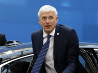 ŠEF LATVIJSKE DIPLOMATIJE PODNOSI OSTAVKU: Otkrilo se da je letio u privatnim avionima