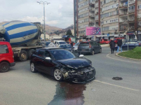SAOBRAĆAJNA NESREĆA U SARAJEVU NEŠTO PRIJE 12 SATI: Sudar tri vozila na kružnom toku
