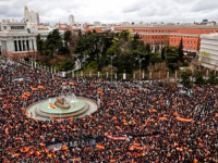 VELIKE DEMONSTRACIJE: Hiljade Španaca marširale Madridom u znak protesta protiv zakona o amnestiji za katalonske separatiste (VIDEO)
