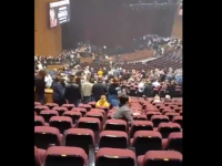 UZNEMIRUJUĆI SNIMCI: Naoružani napadači upali u dvoranu u Moskvi, mediji prenose da ima na desetine mrtvih i povrijeđenih... (VIDEO)