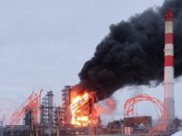 SILOVITI NOĆNI UDARI: Ukrajinske bespilotne letjelice pogodile su jednu od najvećih ruskih rafinerija, cure prve snimke s lica mjesta...