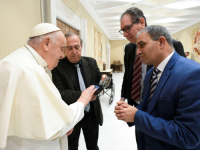 UPUTIO NOVI POZIV ZA MIR NA BLISKOM ISTOKU: Papa Franjo se sastao s Palestincem i Izraelcem koji su izgubili kćerke